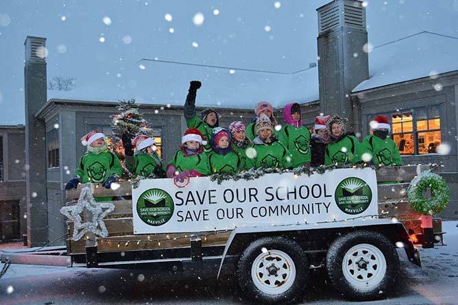 “Save our school”: Glengarry SOS at the Maxville Santa Claus parade