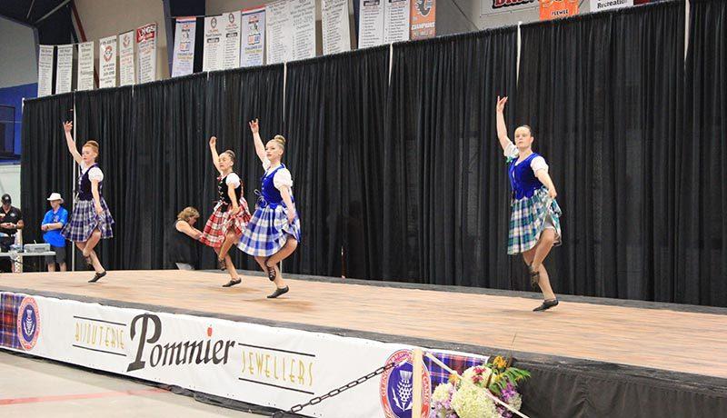 Young traditional Scottish dancers competed throughout the day on August 4 in the arena. (Photo credit : Maxime Myre)