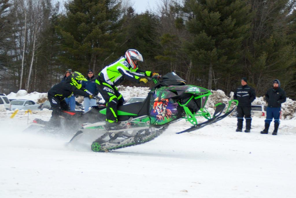 Snowmobile drags: the 2018 edition in St-Eugene