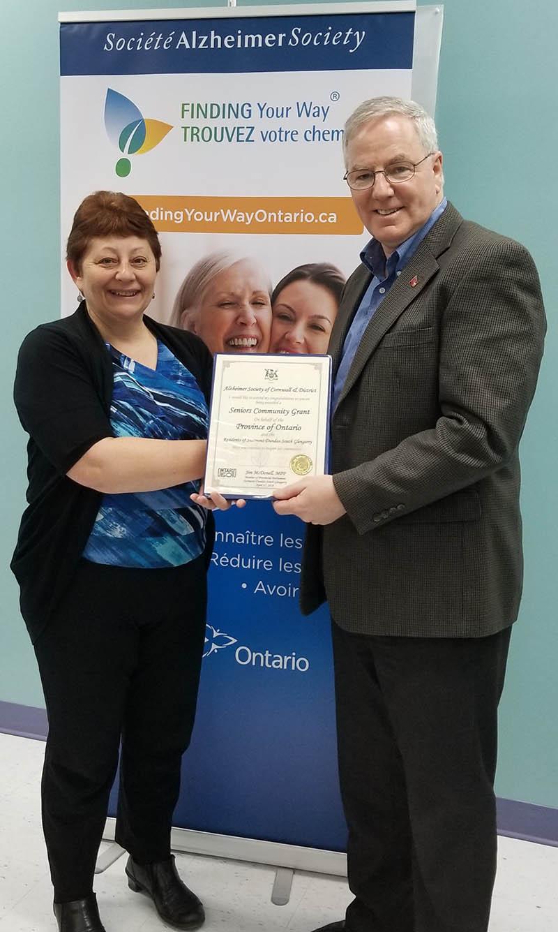 The Alzheimer Society receives a grant from the Ministry of Seniors Affairs