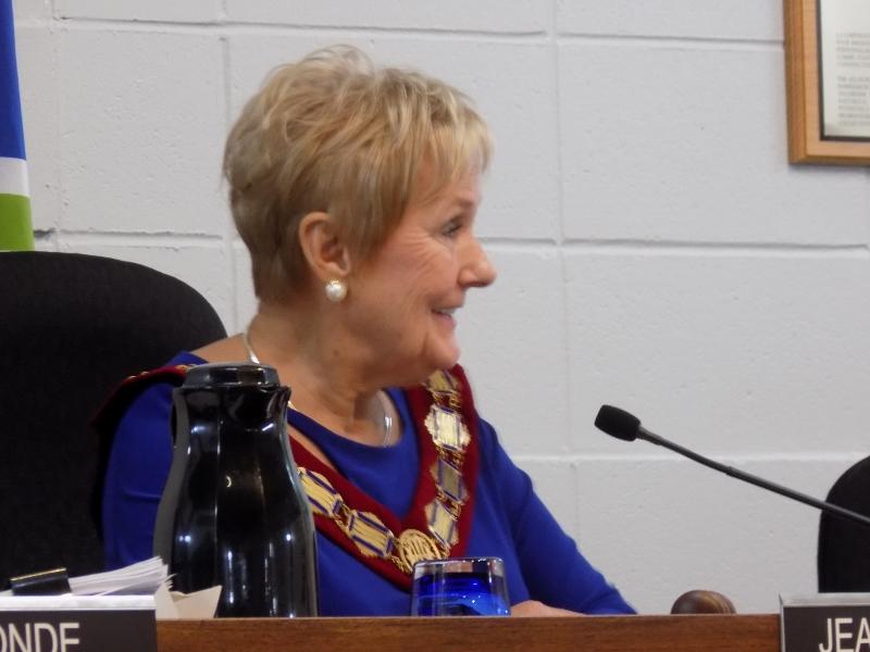 Outgoing Hawkesbury mayor and council make remarks at final meeting