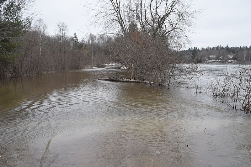 Hydro-Québec says Bell Falls has overflow dam in place; higher Rouger River water levels should have little impact on Ottawa River