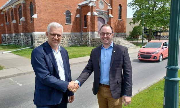 Federal government grants $750,000 for Lachute library project