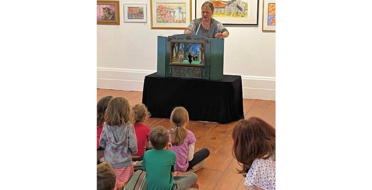 Sold out puppet show enchants youngsters at Arbor Gallery