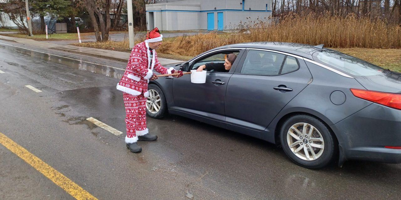 Grenville guignolée collects for Christmas boxes