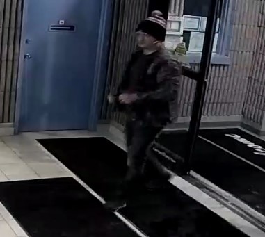 Police looking for suspect in theft at Casselman arena